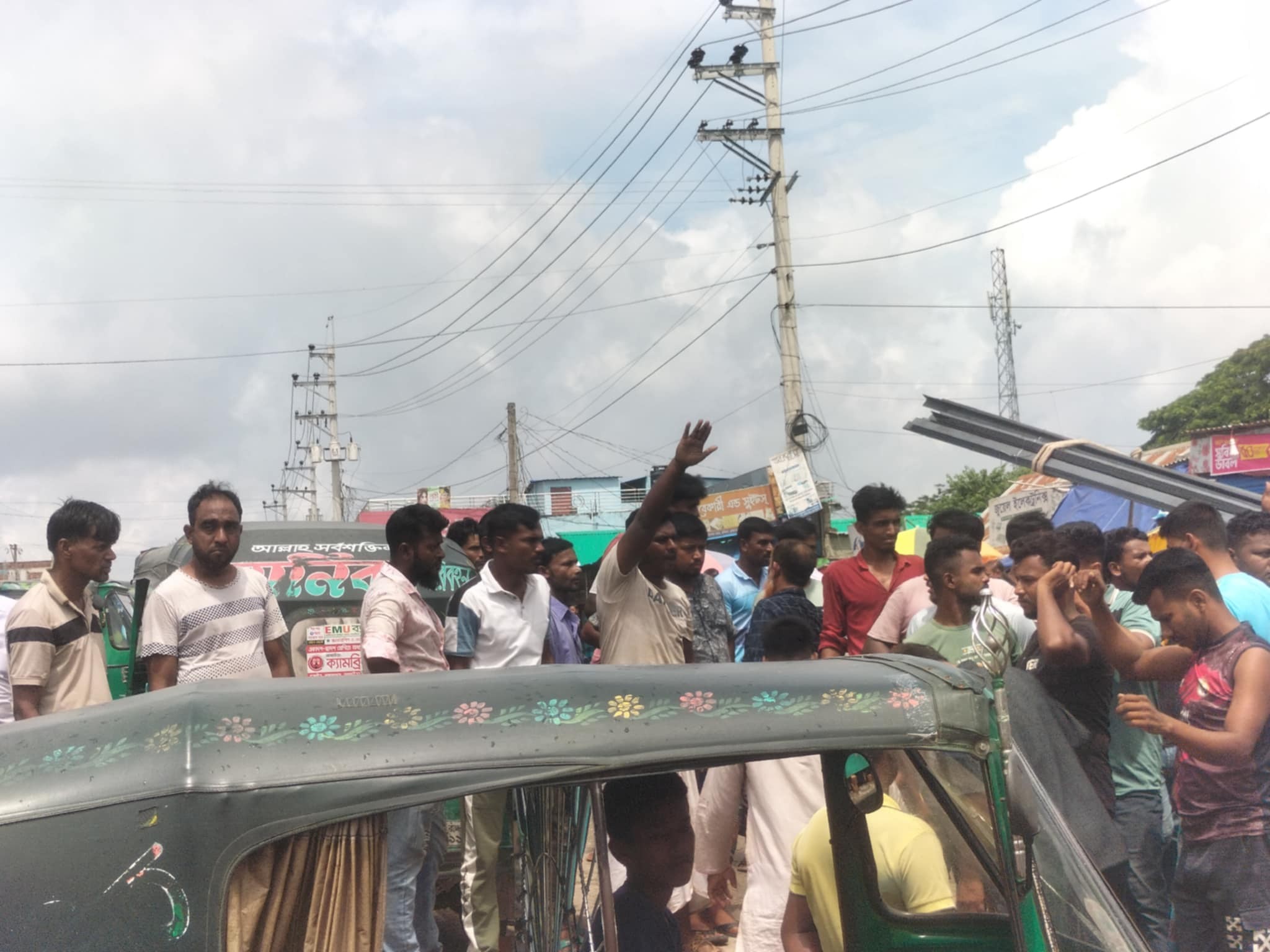 ট্রাফিক পুলিশের হয়রানির অভিযোগে ব্রাহ্মণবাড়িয়ায় আন্দোলনে সিএনজি শ্রমিকরা