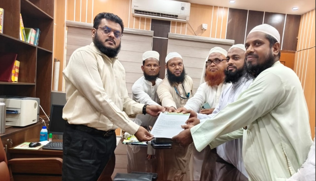 শাহবাজপুরে ময়না হত্যা: ইমাম ও মুয়াজ্জিনের মুক্তির দাবিতে শানে সাহাবার স্মারকলিপি প্রদান