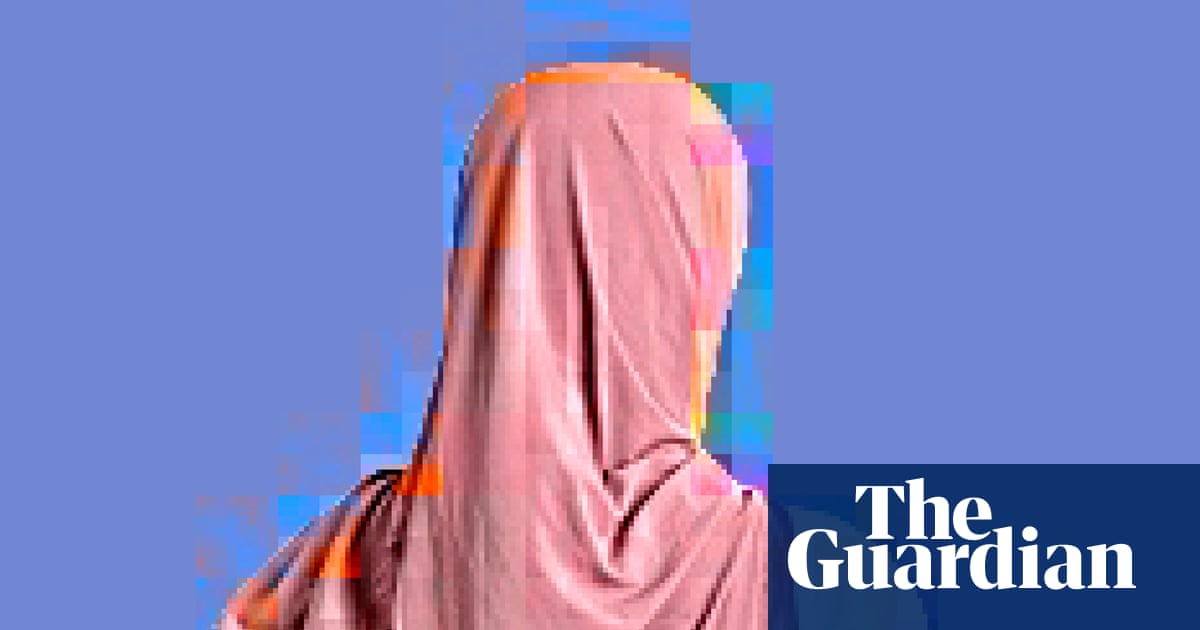 আর্টিফিশিয়াল ইন্টেলিজেন্স বা এআই চ্যাটবট দিয়ে মুসলিম নারীদের হিজাব অপসারণ: গার্ডিয়ানের অনুসন্ধানে উদ্বেগজনক চিত্র