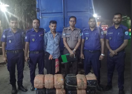 দাউদকান্দিতে কাভার্ড ভ্যান থেকে ৪৮ কেজি গাঁজা উদ্ধার, গ্রেপ্তার ১