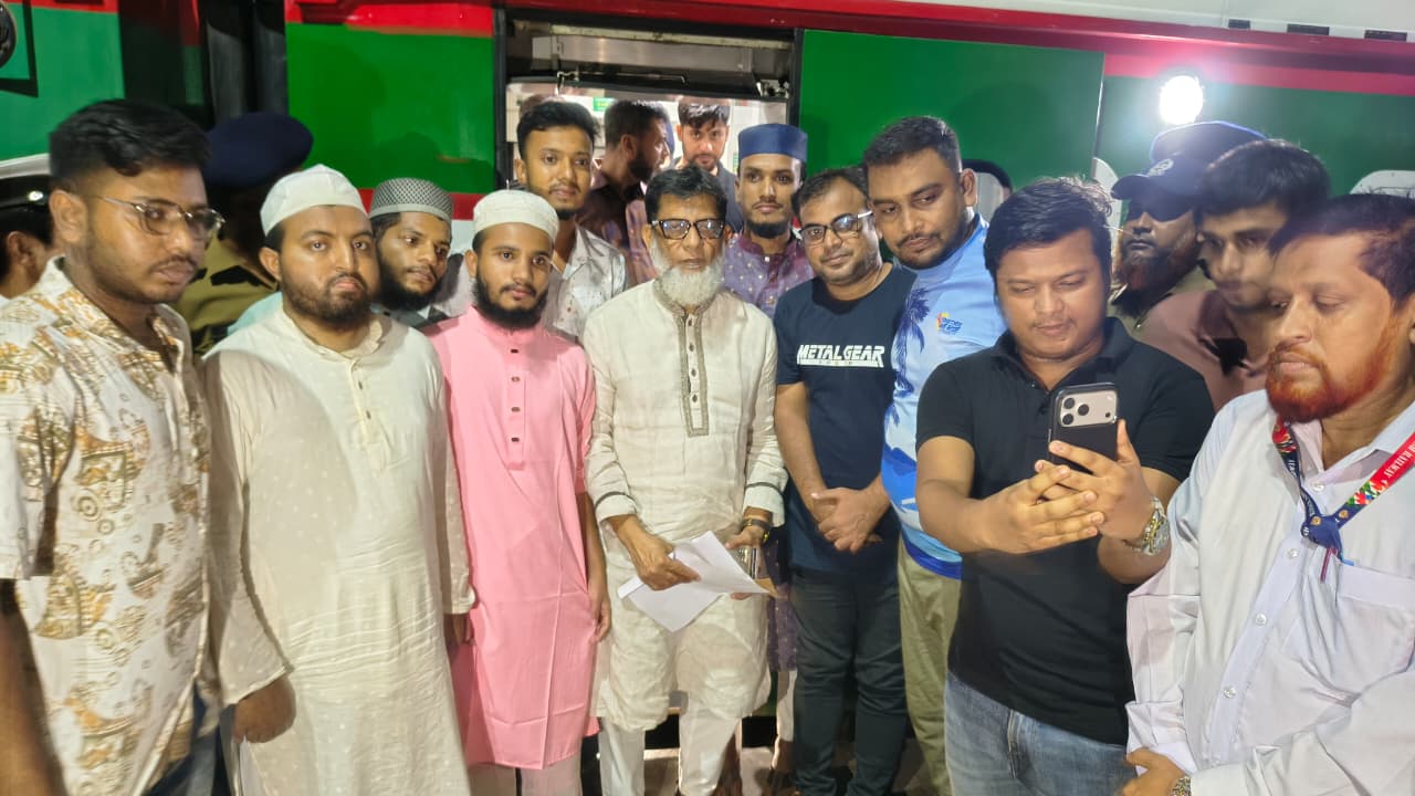 ব্রাহ্মণবাড়িয়া রেলস্টেশনের আধুনিকায়ন ও টিকিট কালোবাজারি বন্ধের দাবিতে স্মারকলিপি
