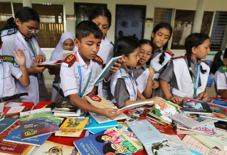 চট্টগ্রামের বালুছড়ায় লিডার্স স্কুলে প্রথমার বই উৎসব, শিক্ষার্থীদের উল্লাস